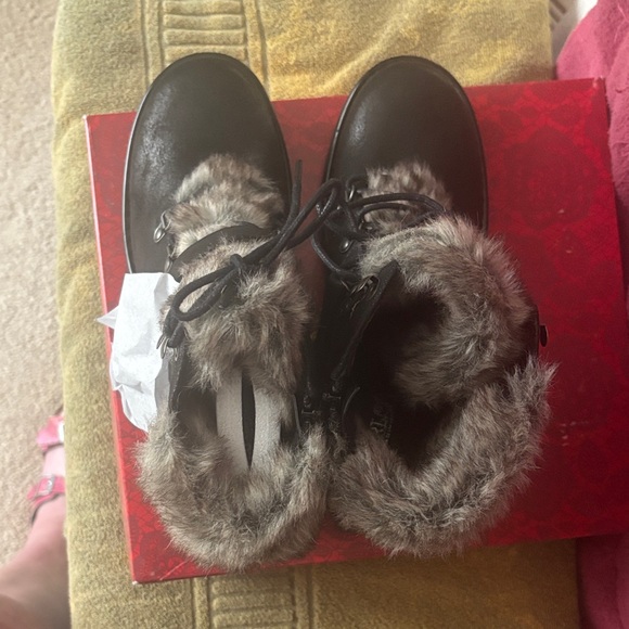 Carlos by Carlos Santana Black Fur-Lined Winter Boots - Picture 7 of 7